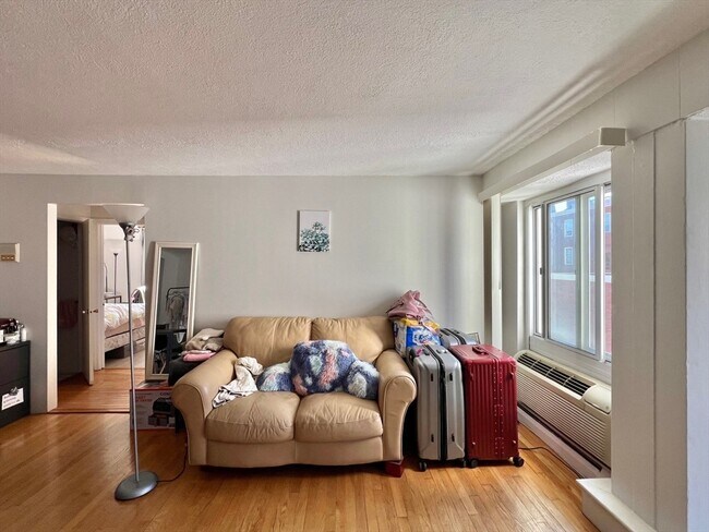 Building Photo - 4 Trowbridge Pl