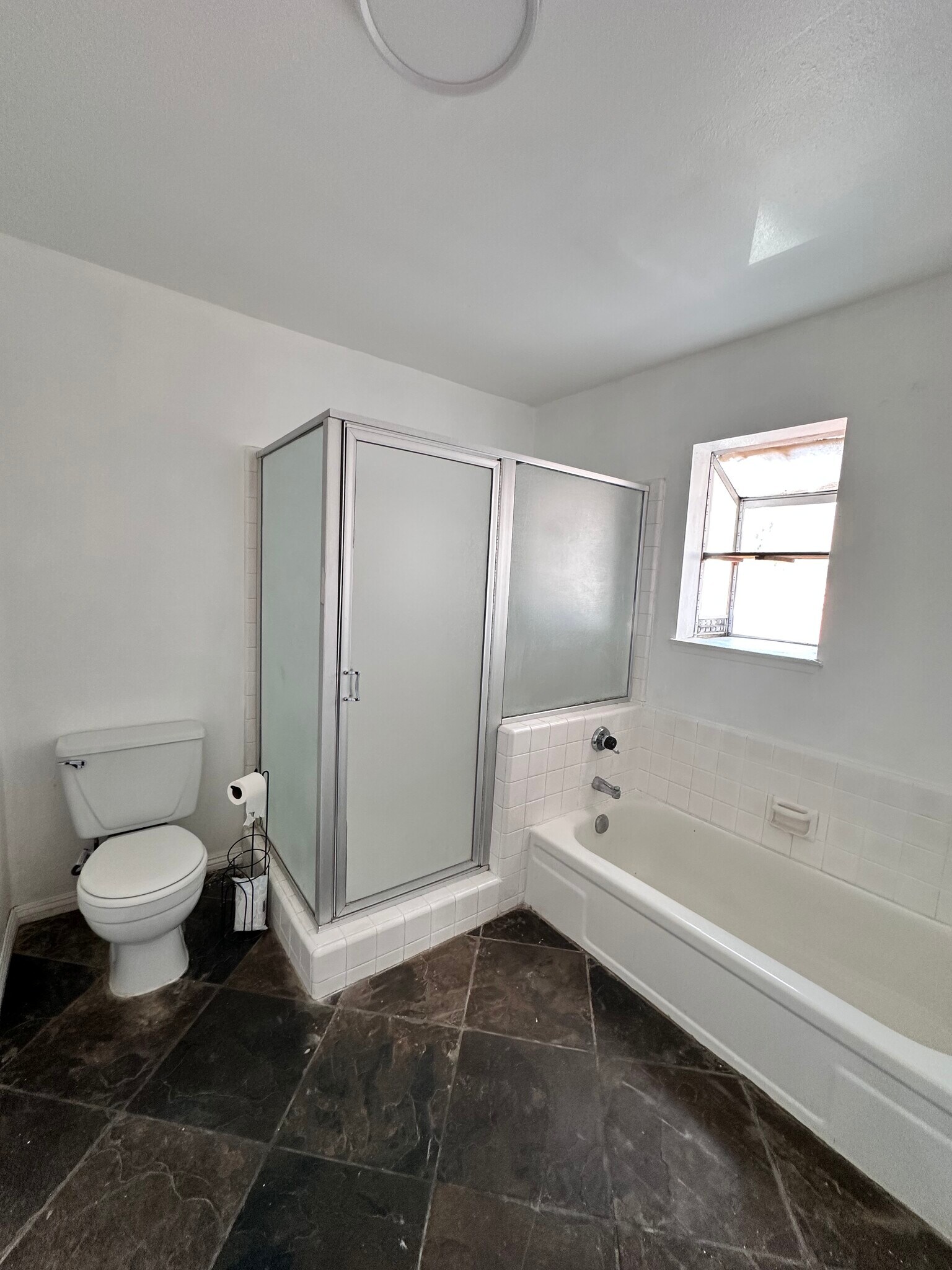 Building Photo - 2415 Mercedes Ave