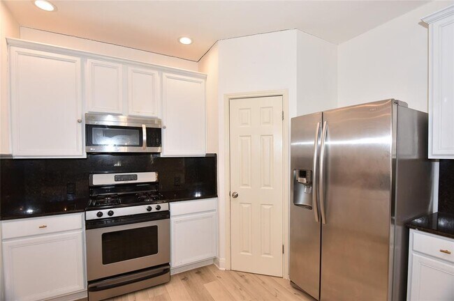 Building Photo - 1503 Natural Bridge Ln