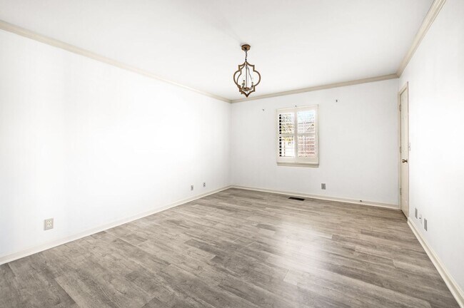 Building Photo - Awesome 4BR/3BA end-unit townhouse in the desirable River Plantation neighborhood!