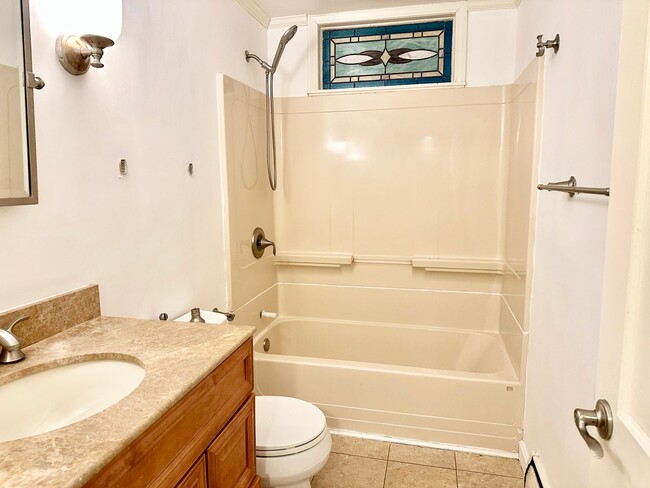 Building Photo - Updated 4 Bedroom House