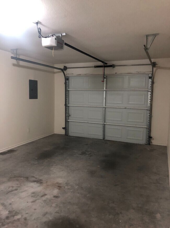 Building Photo - Coming Soon!!! One bedroom/attached garage...