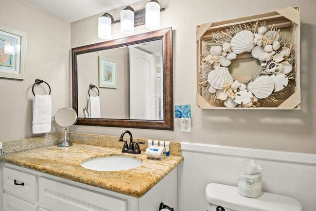 Building Photo - 165 Beach View