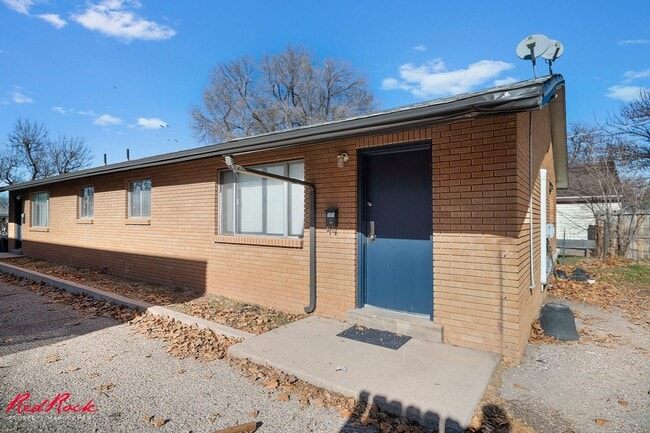 Building Photo - Adorable 2 Bedroom Cedar City Townhome