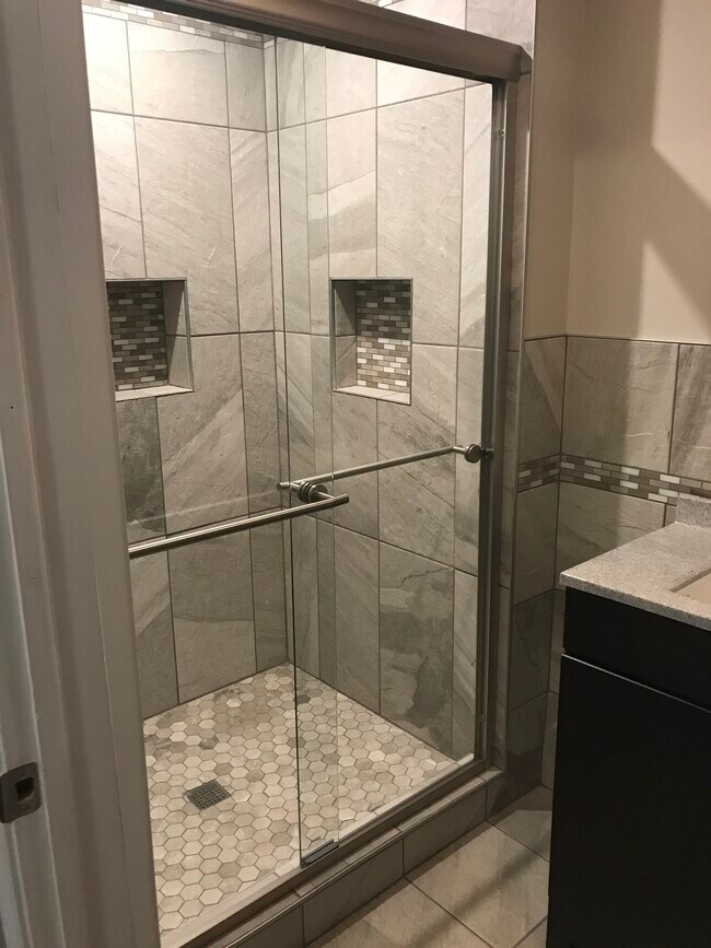 Building Photo - 314 Pleasant St