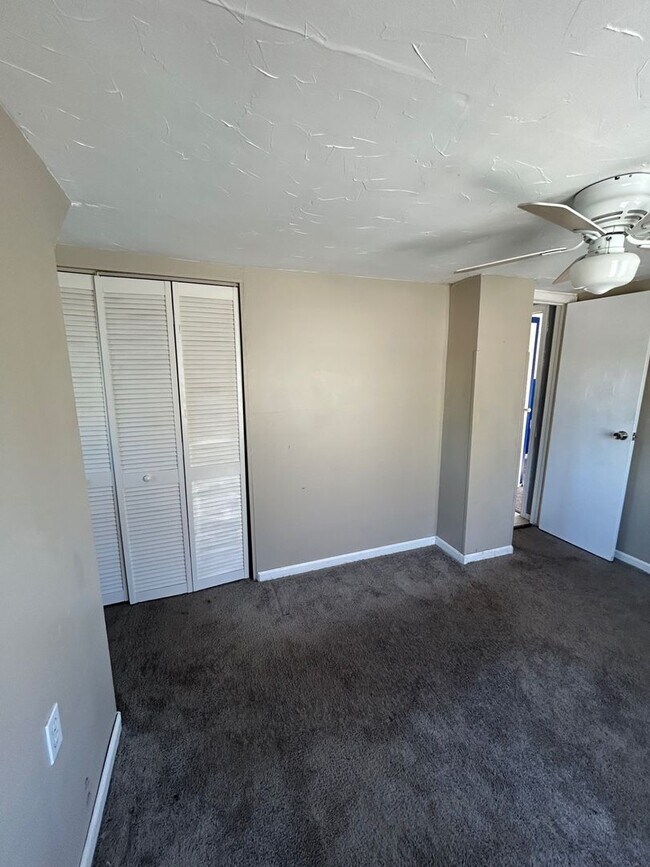 Building Photo - Charming 3-Bedroom Property in Prime Location