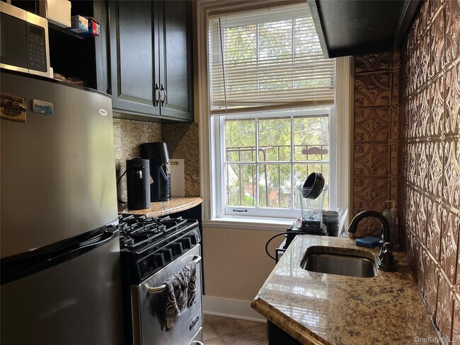 Building Photo - 38-30 Douglaston Pkwy