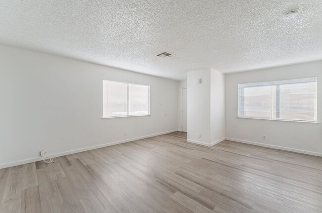 Building Photo - Upgraded 3 Bedroom Unit Near Air Force Base!
