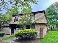 Building Photo - 4 Heritage Dr