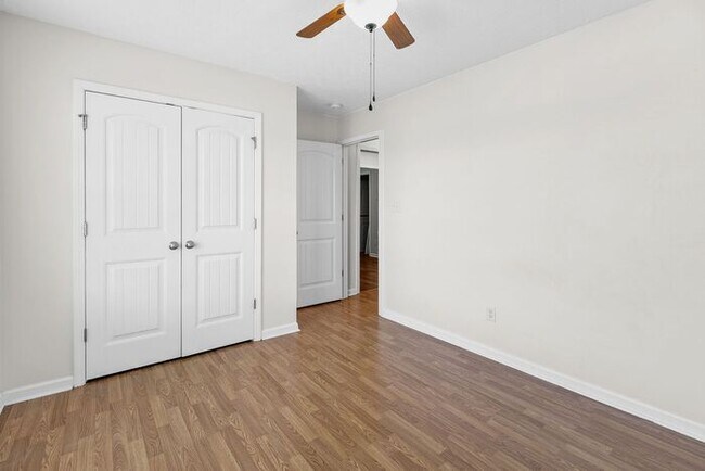 Building Photo - Well-Maintained 3 Bedroom, 2 Bath Home