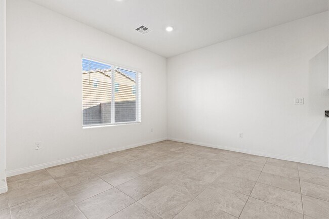 Building Photo - Newly Built 6 Bed / 2.5 Bath Single-Family Home with Upgraded Kitchen and Fully Fenced Yard in So...