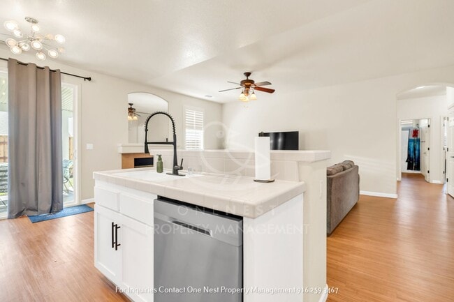 Building Photo - 563 Aspen Meadows Way