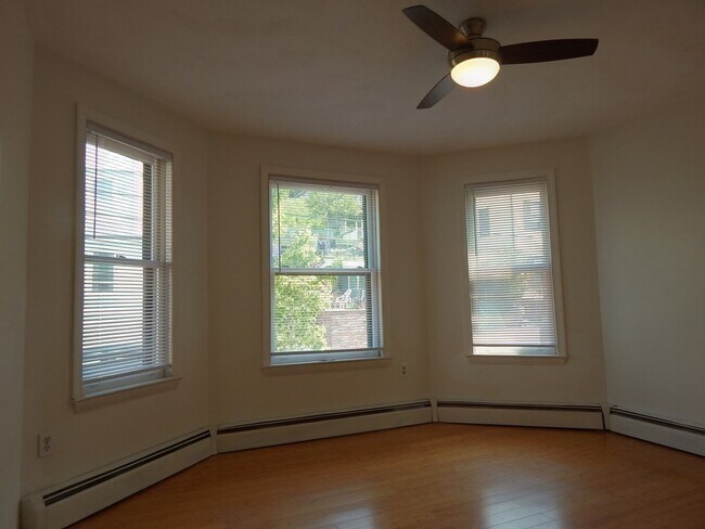 Building Photo - 83 Leyden St