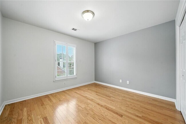 Building Photo - 3966 Kendall Cove
