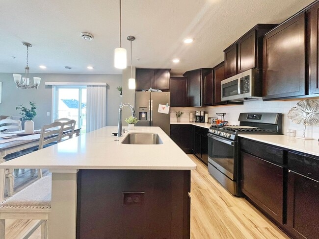Building Photo - Spacious 2-Story End-Unit Townhome with Huge Bonus Room-Office is like Brand New!