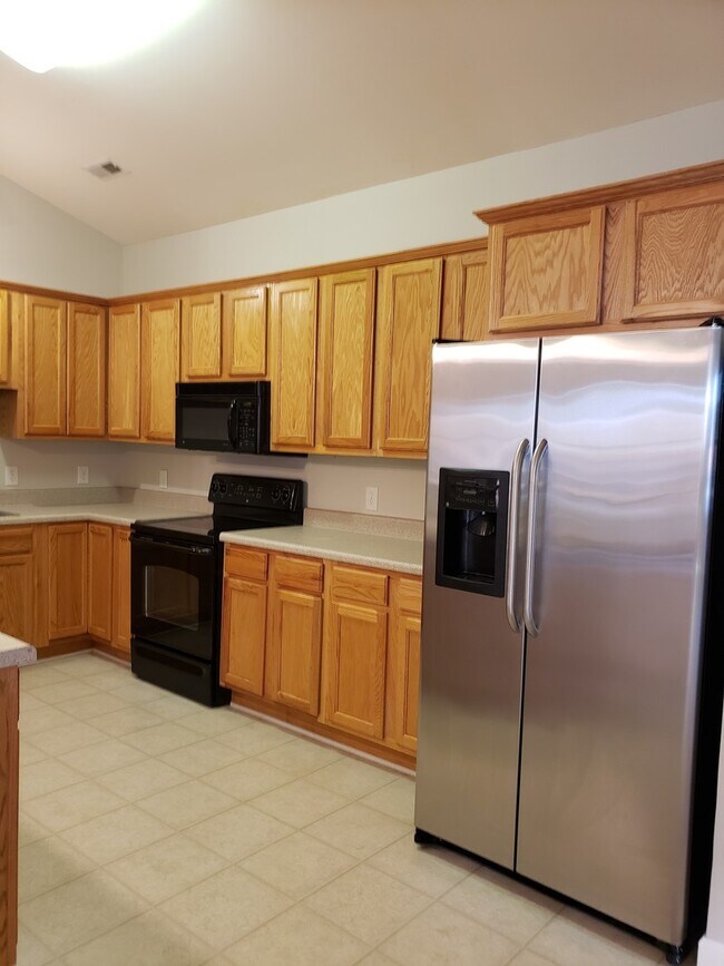 Building Photo - Marvelous 3 Bedroom Sanford Townhome!!