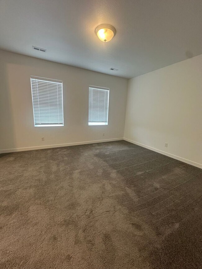 Building Photo - Gorgeous South Jordan Property!!!