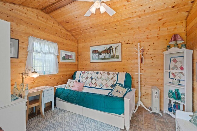 Building Photo - Cozy Green Mountain Falls Cottage
