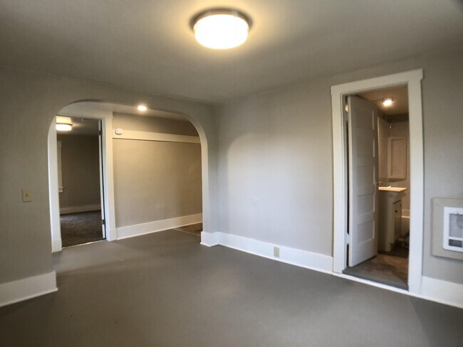 Building Photo - 646 Washington Ave