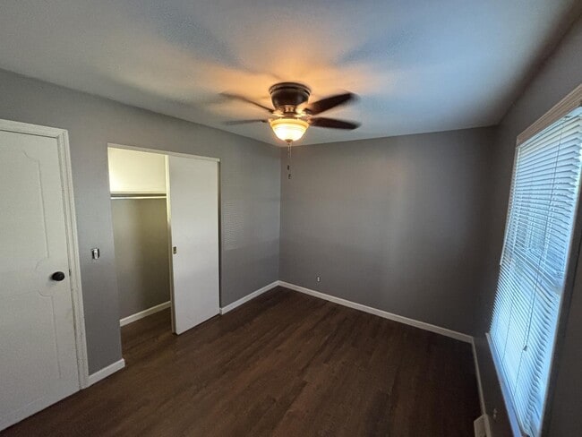 Building Photo - 2301 Oak Park Dr