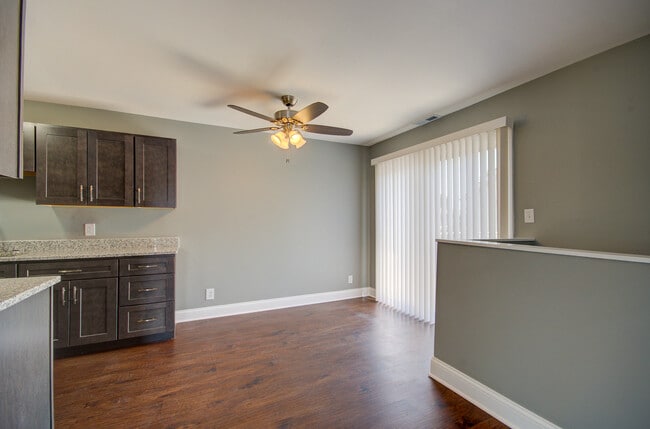 Building Photo - 2333 Carnation Dr