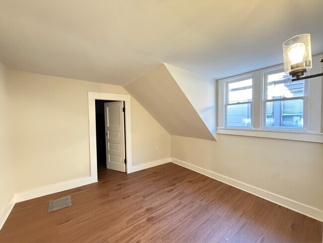 Building Photo - 99 Custer St