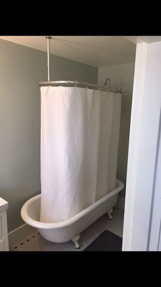 Building Photo - 1523 SE Ankeny St