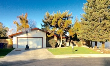 Building Photo - Cute 3 Bed + 2 Bath Home For Rent in Laurelglen Area