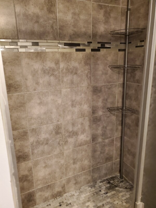 Building Photo - 6440 W Montrose Ave