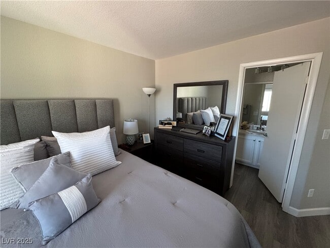 Building Photo - 2050 Towering Pines St