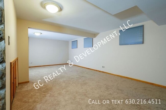 Building Photo - 810 Clarendon Ln