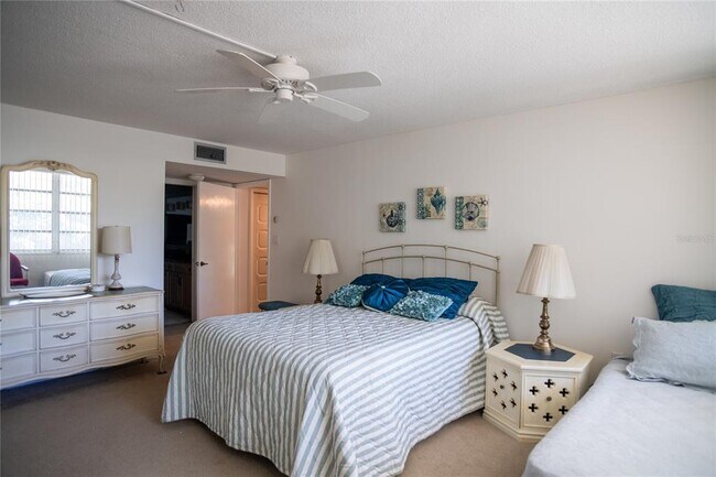 Building Photo - 2630 Pearce Dr