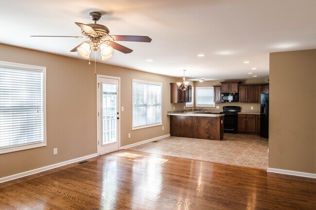 Building Photo - Pet Friendly Three Bedroom with Bonus!