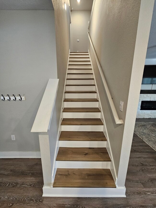 Building Photo - 5825 Danbury Blvd