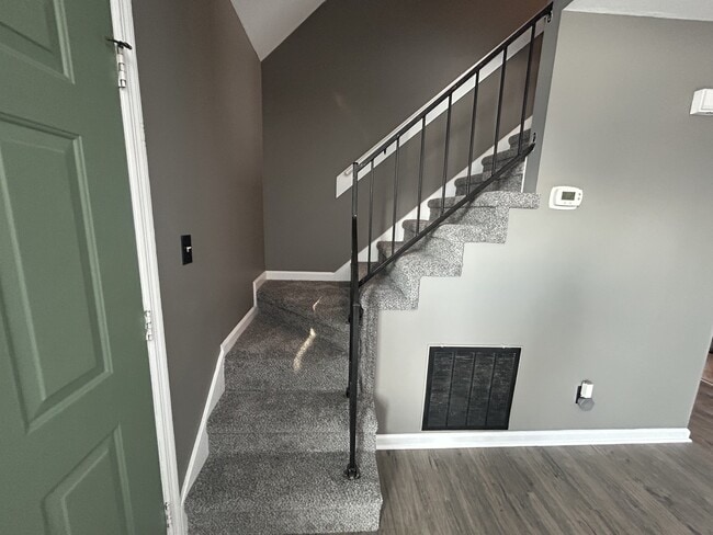 Building Photo - 3423 Minor Dr