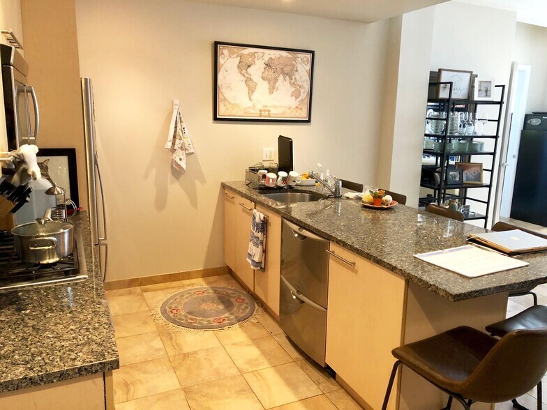 Building Photo - 33 Fay St