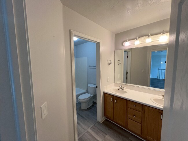 Building Photo - 13604 S Vestry Rd