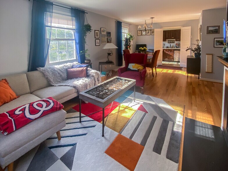 Primary Photo - 2242 Washington Avenue