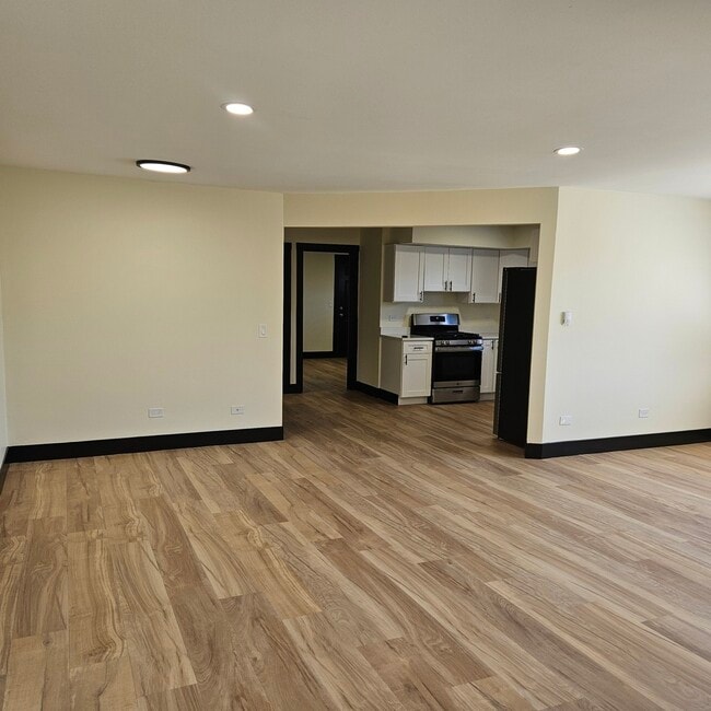 Building Photo - 1115 E Algonquin Rd