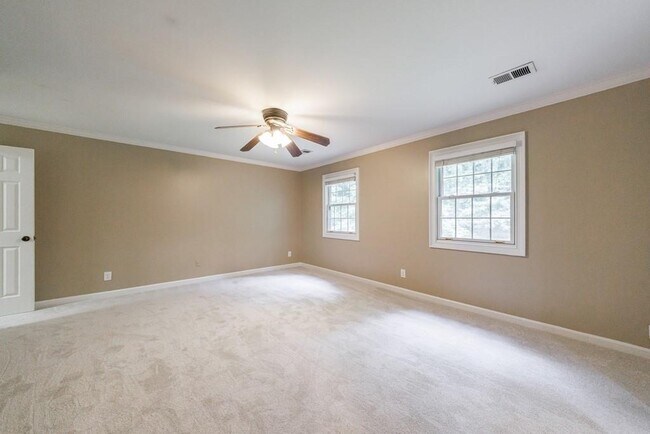 Building Photo - 10565 Shallowford Rd