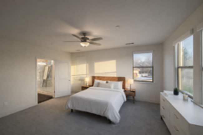 Building Photo - Beautiful home for rent in gated community in Visalia!