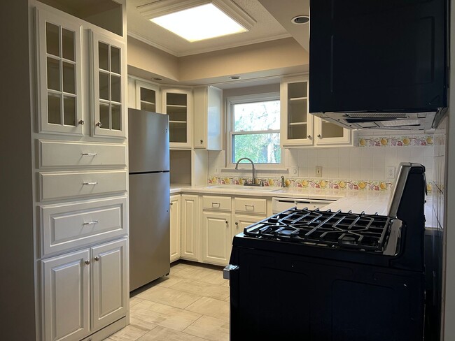Building Photo - 6521 Corsica Dr