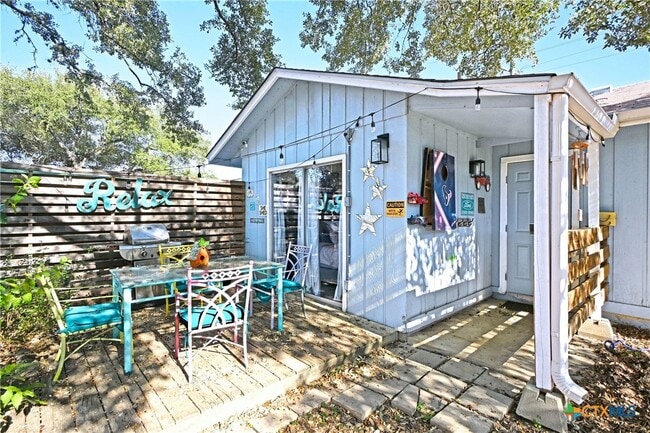 Building Photo - 553 Scenic Dr