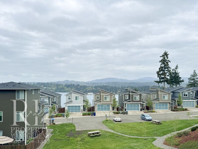 Building Photo - Modern 3-Story Bremerton Home with Water Views on Every Level