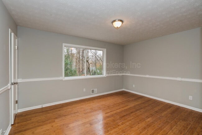 Building Photo - 2700 Creekview Point NW