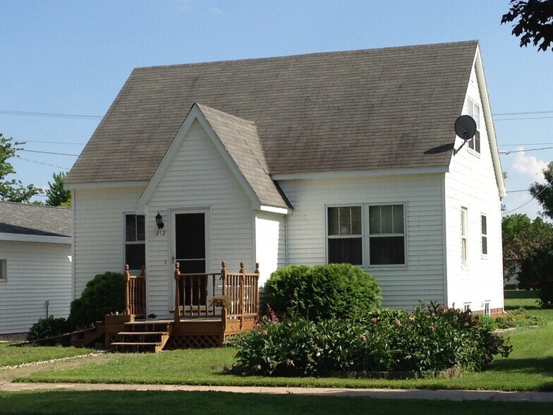Primary Photo - 212 Brown St W