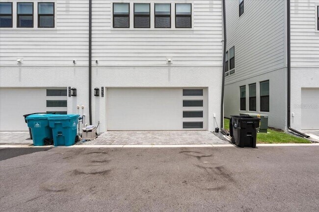 Building Photo - 2236 Brix St