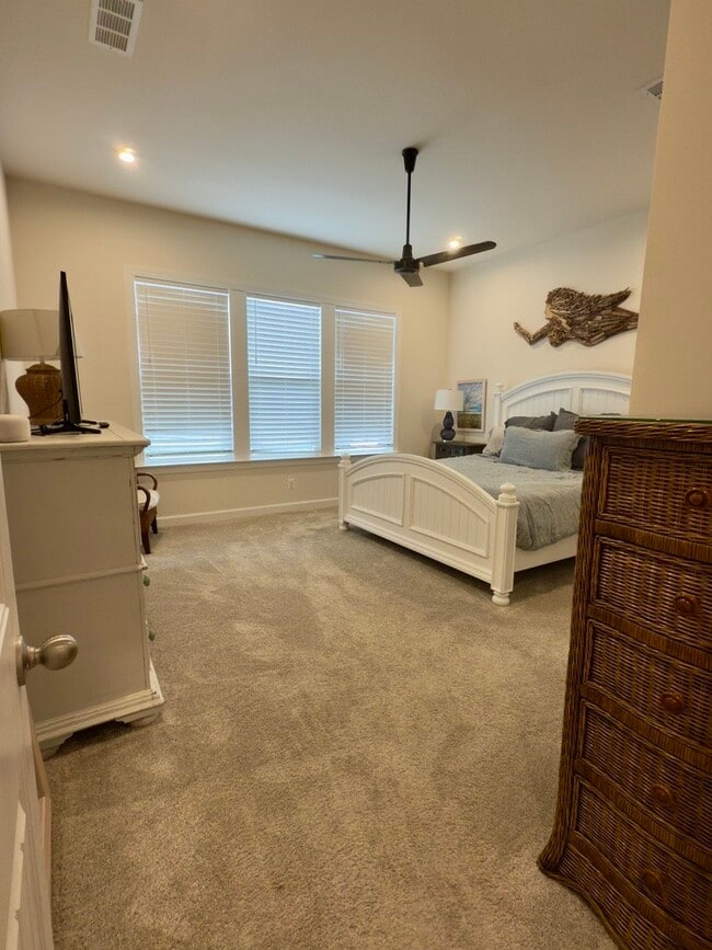 Building Photo - 37 Beach Club Ave