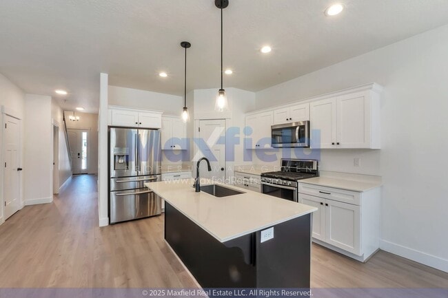 Building Photo - 5BD/3BTH/2GAR - Great space - Lehi Living