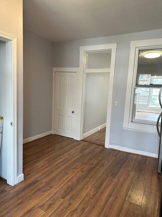 Building Photo - Spacious Rooms! Hardwood Flooring Througho...